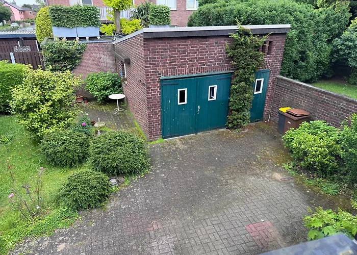 Central Comfort Home With Garden